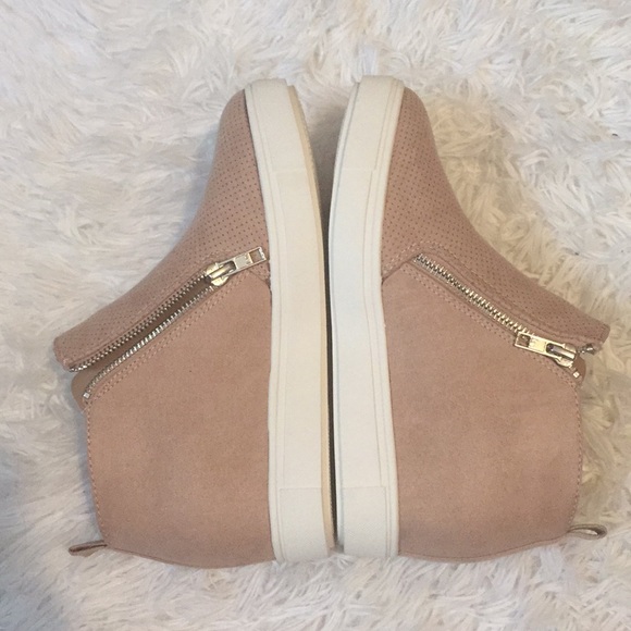 Shoes - Picture 5 of 6